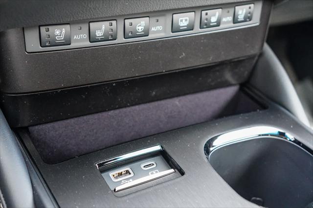 2025 Lexus ES 300h Luxury