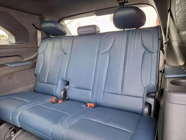 2025 Cadillac Escalade Luxury 2