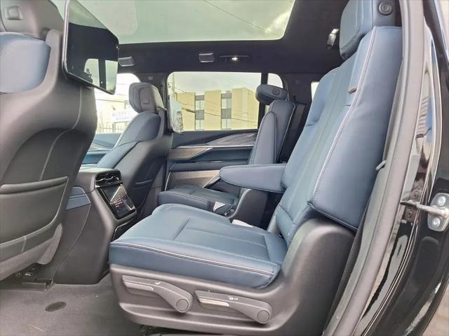 2025 Cadillac Escalade Luxury 2