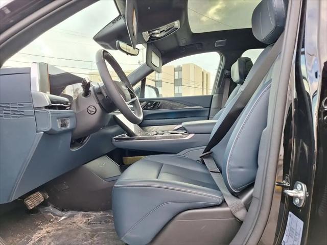2025 Cadillac Escalade Luxury 2