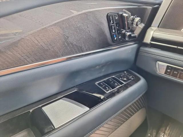 2025 Cadillac Escalade Luxury 2