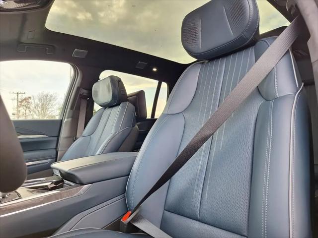 2025 Cadillac Escalade Luxury 2