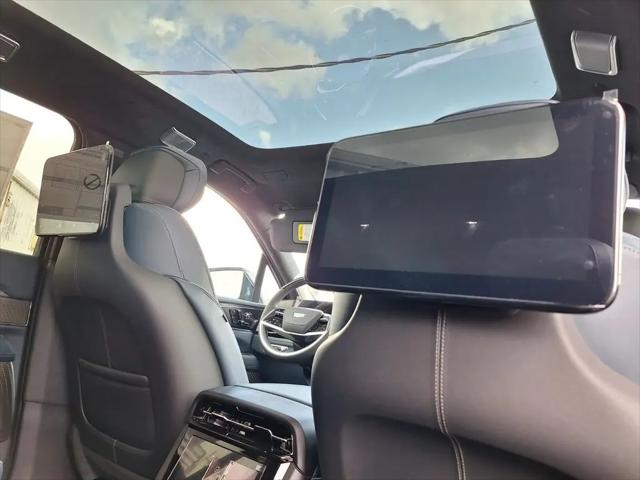 2025 Cadillac Escalade Luxury 2