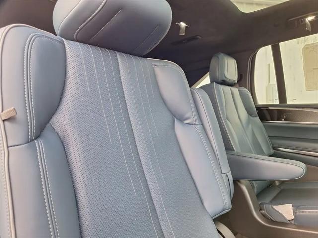 2025 Cadillac Escalade Luxury 2