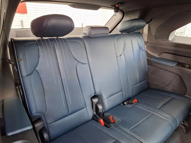 2025 Cadillac Escalade Luxury 2