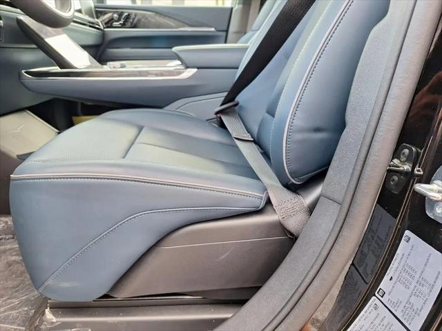 2025 Cadillac Escalade Luxury 2