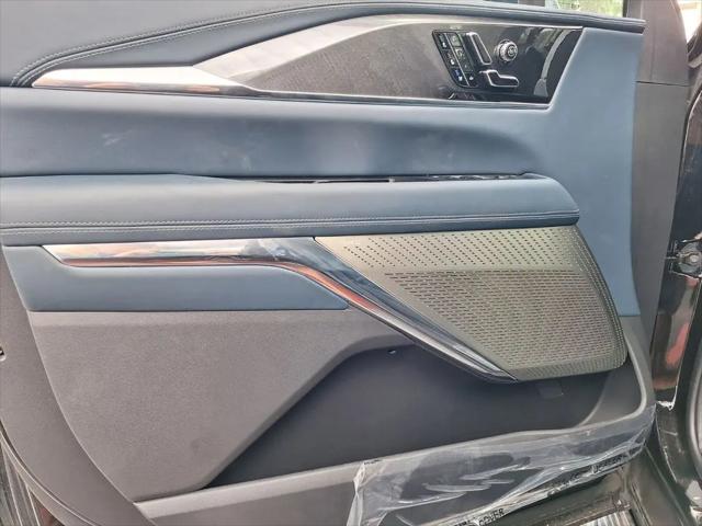 2025 Cadillac Escalade Luxury 2