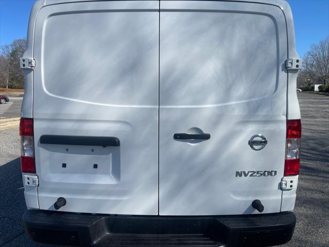 2021 Nissan 2500 SV Standard Roof V8