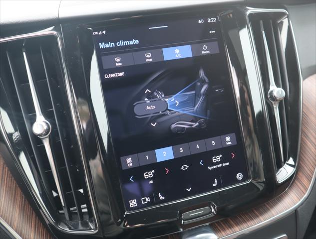 2022 Volvo XC60 B5 Momentum