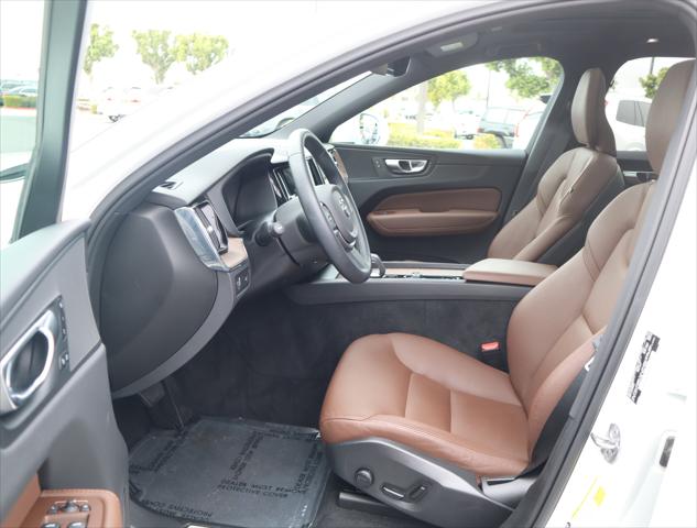 2022 Volvo XC60 B5 Momentum