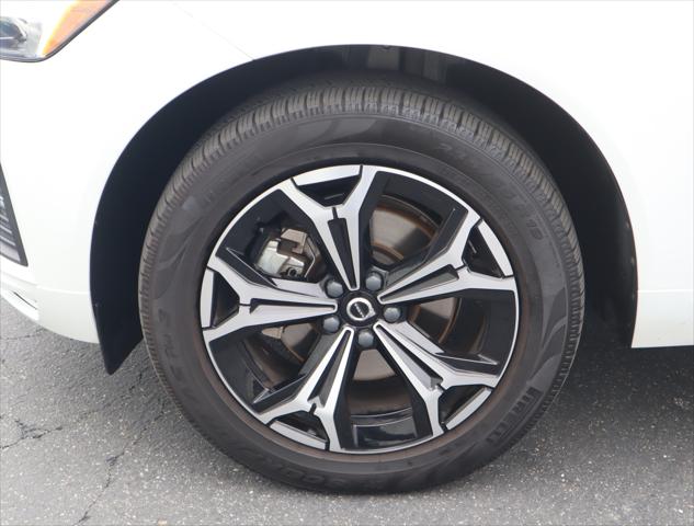 2022 Volvo XC60 B5 Momentum