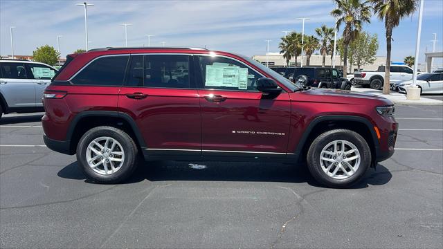 2025 Jeep Grand Cherokee GRAND CHEROKEE LAREDO X 4X4