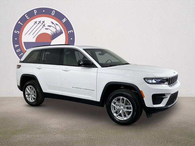 2025 Jeep Grand Cherokee GRAND CHEROKEE LAREDO X 4X4