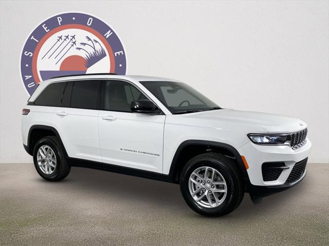 2025 Jeep Grand Cherokee GRAND CHEROKEE LAREDO X 4X4