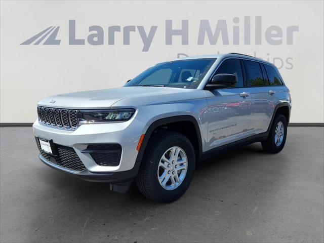 2025 Jeep Grand Cherokee GRAND CHEROKEE LAREDO 4X4