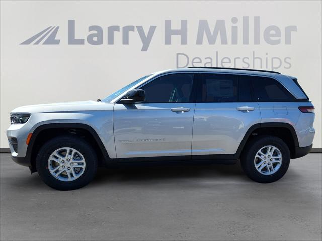 2025 Jeep Grand Cherokee GRAND CHEROKEE LAREDO 4X4