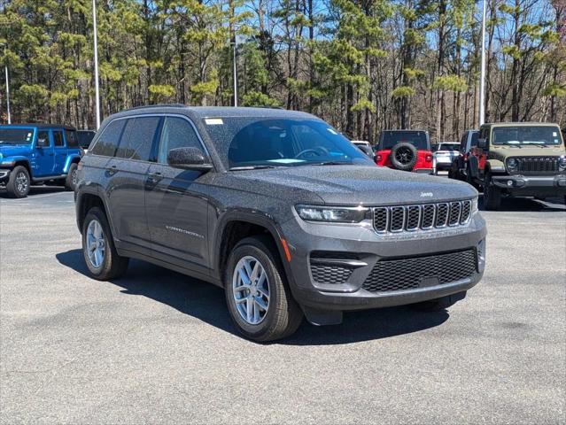 2025 Jeep Grand Cherokee GRAND CHEROKEE LAREDO X 4X4