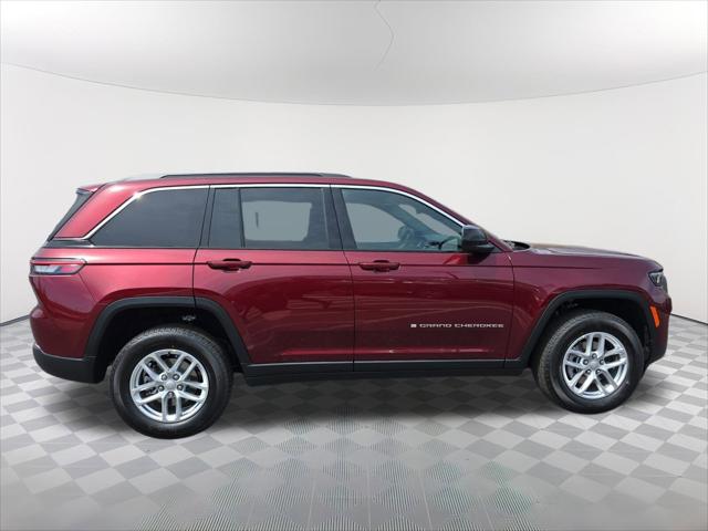 2025 Jeep Grand Cherokee GRAND CHEROKEE LAREDO X 4X4
