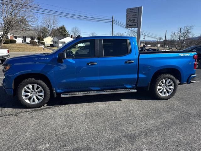 2023 Chevrolet Silverado 1500 4WD Crew Cab Short Bed Custom