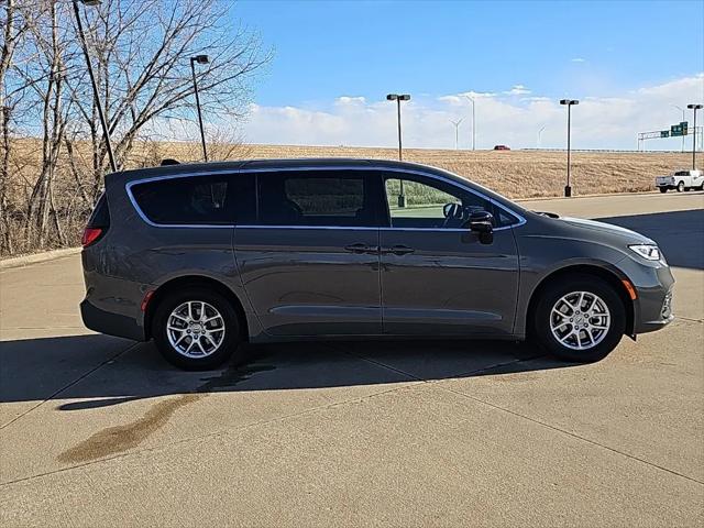 2025 Chrysler Pacifica PACIFICA SELECT