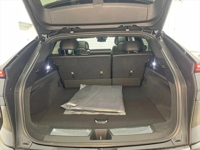 2025 Cadillac iQ Luxury 1 RWD