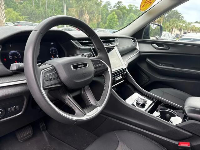 2023 Jeep Grand Cherokee Laredo 4x2