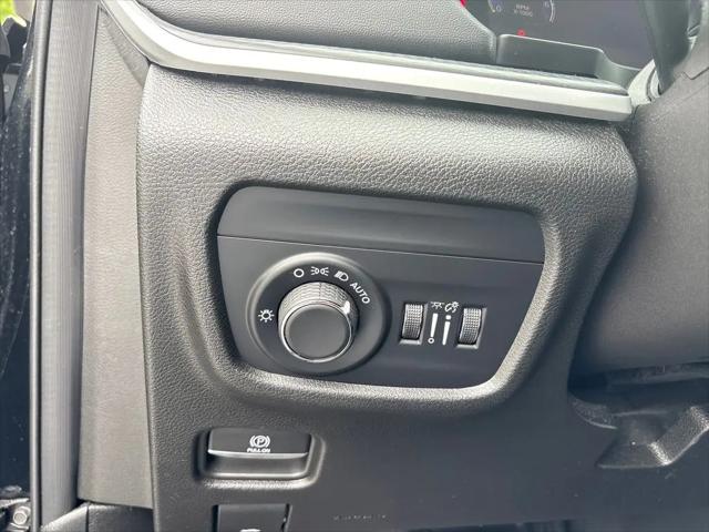 2023 Jeep Grand Cherokee Laredo 4x2