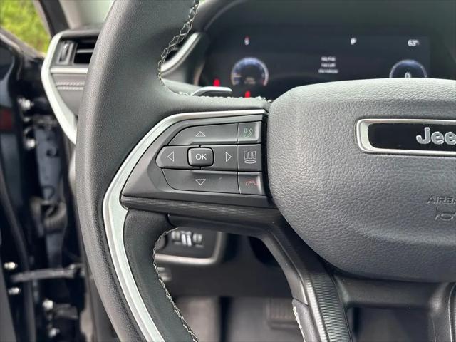 2023 Jeep Grand Cherokee Laredo 4x2