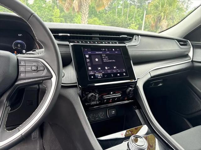 2023 Jeep Grand Cherokee Laredo 4x2
