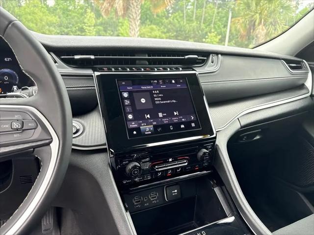 2023 Jeep Grand Cherokee Laredo 4x2