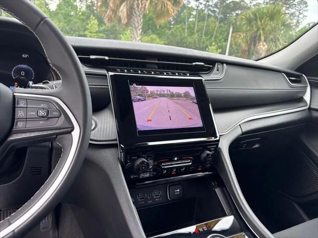 2023 Jeep Grand Cherokee Laredo 4x2