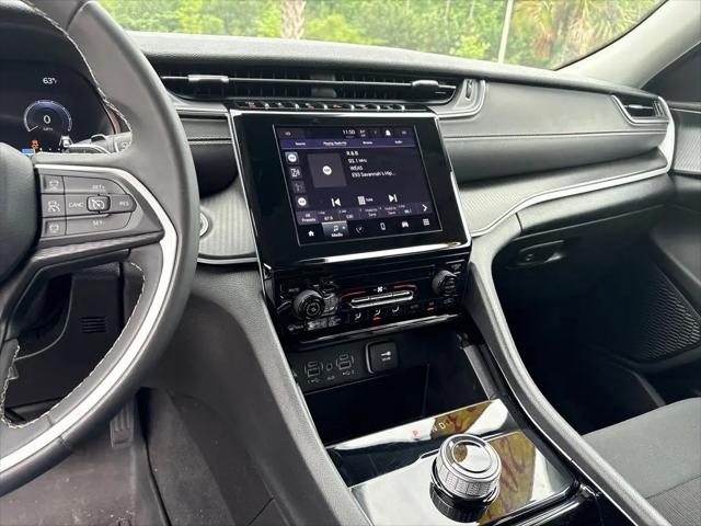 2023 Jeep Grand Cherokee Laredo 4x2