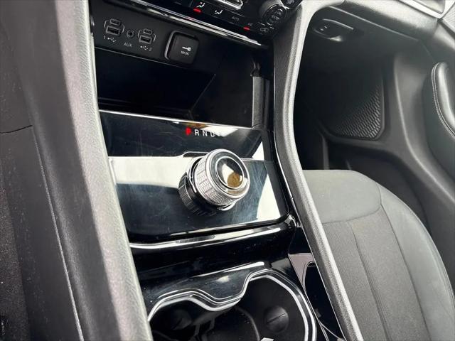 2023 Jeep Grand Cherokee Laredo 4x2