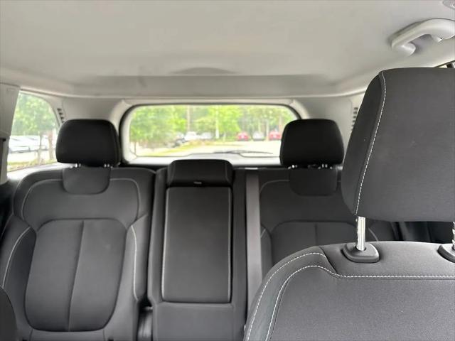 2023 Jeep Grand Cherokee Laredo 4x2