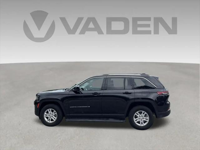 2023 Jeep Grand Cherokee Laredo 4x2