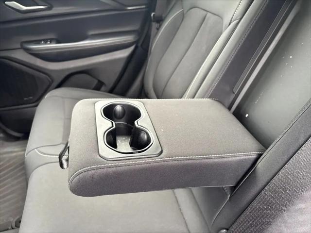2023 Jeep Grand Cherokee Laredo 4x2
