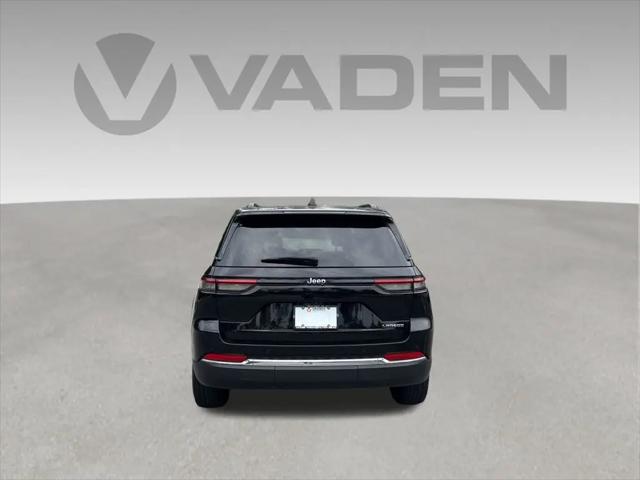2023 Jeep Grand Cherokee Laredo 4x2