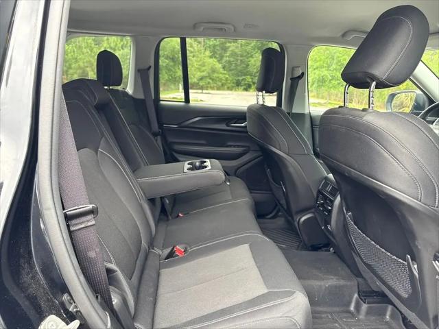 2023 Jeep Grand Cherokee Laredo 4x2
