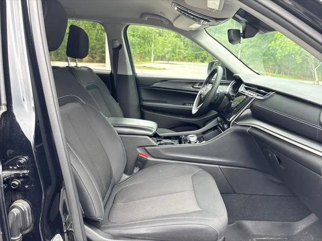 2023 Jeep Grand Cherokee Laredo 4x2