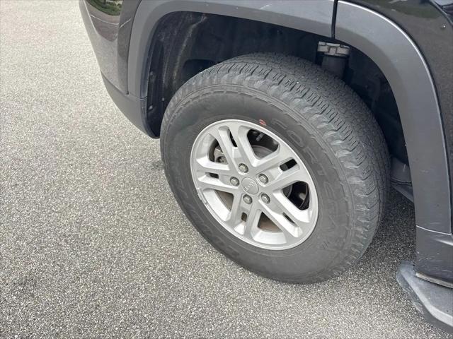 2023 Jeep Grand Cherokee Laredo 4x2