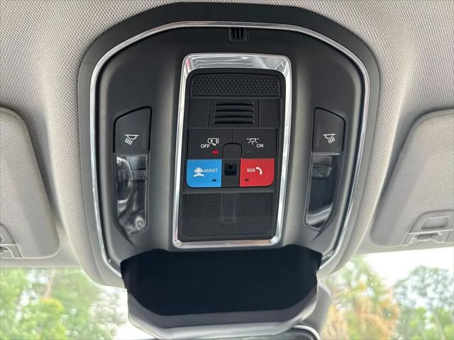 2023 Jeep Grand Cherokee Laredo 4x2
