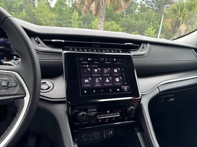 2023 Jeep Grand Cherokee Laredo 4x2
