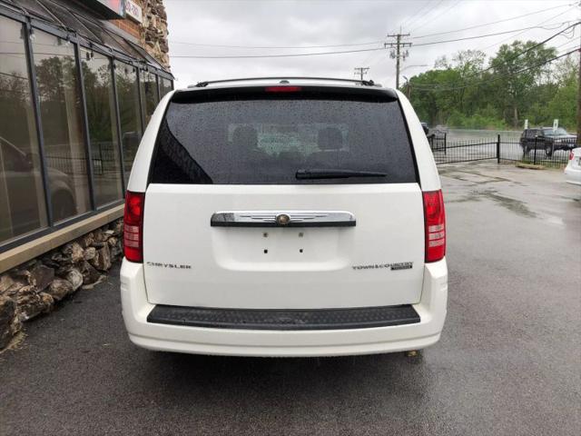 2010 Chrysler Town & Country Touring