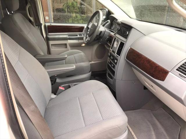 2010 Chrysler Town & Country Touring