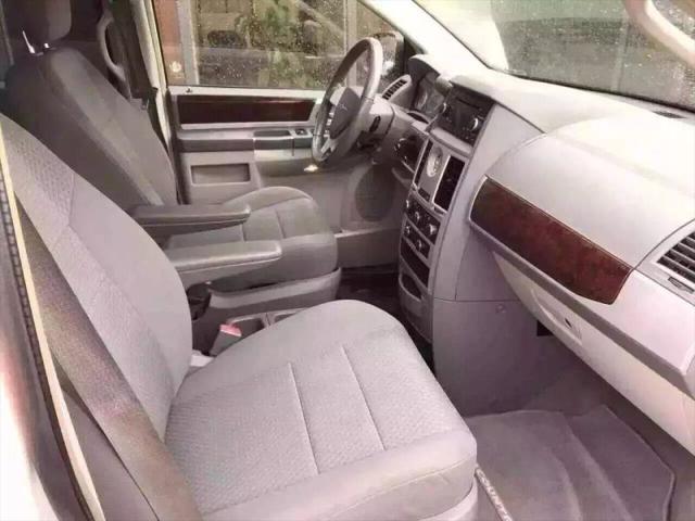 2010 Chrysler Town & Country Touring