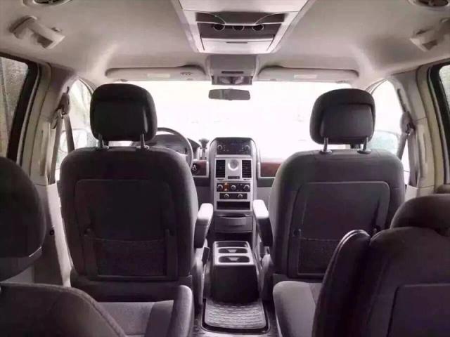 2010 Chrysler Town & Country Touring