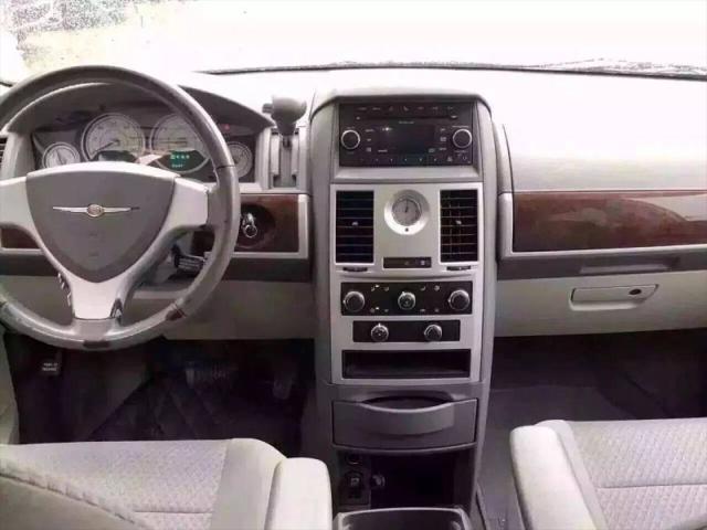 2010 Chrysler Town & Country Touring