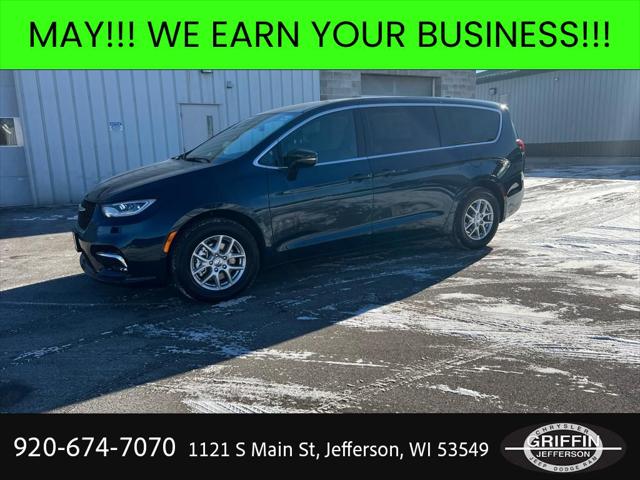 2025 Chrysler Pacifica Select for sale in Jefferson, WI