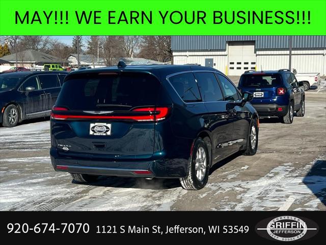 2025 Chrysler Pacifica Select