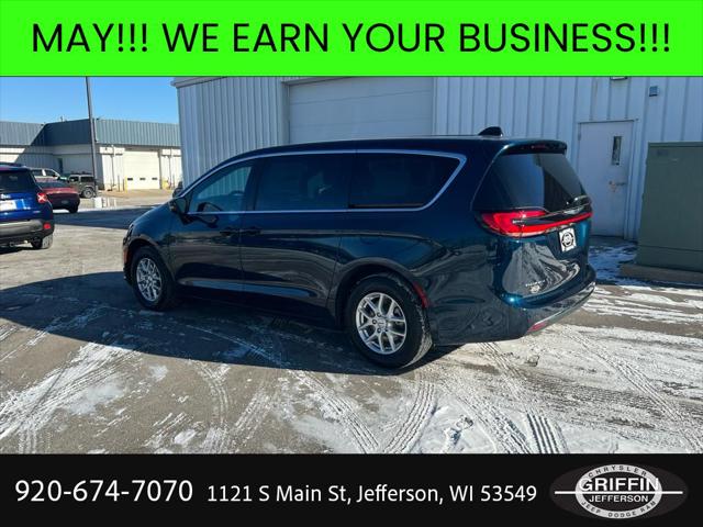 2025 Chrysler Pacifica Select